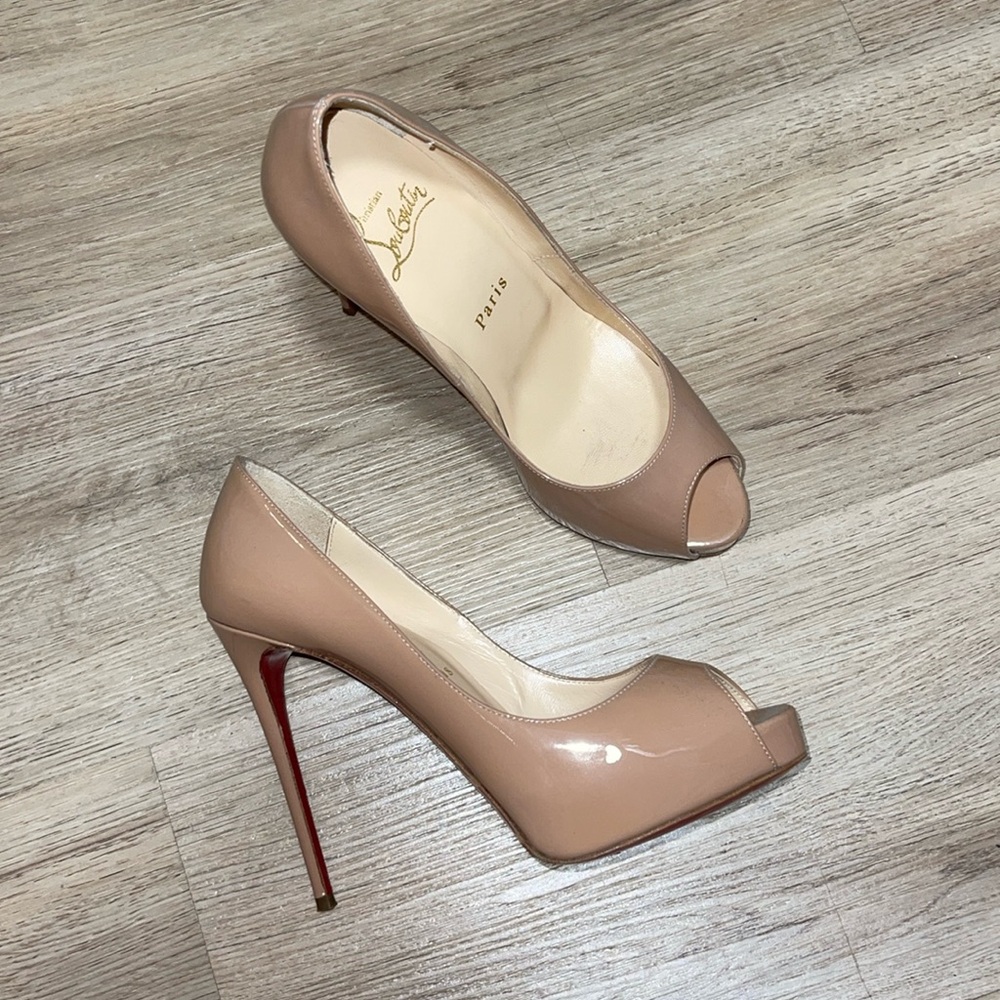 LOUBOUTINS